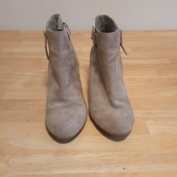 Shoes - Picture 4 of 4